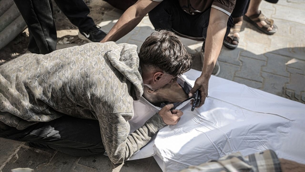 İsrail Gazze'de yardım merkezlerine saldırdı: 59 şehit