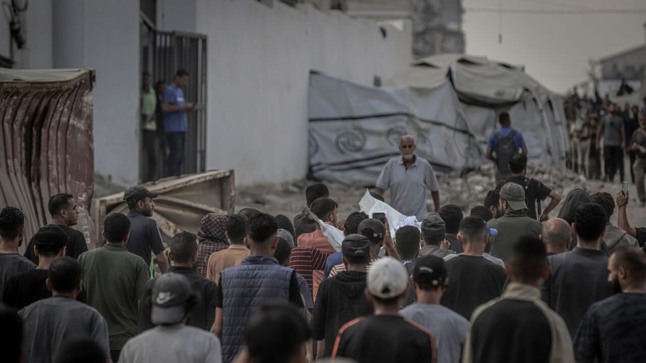 İsrail Gazze'yi gece boyu bombaladı: Çok sayıda şehit ve yaralı var