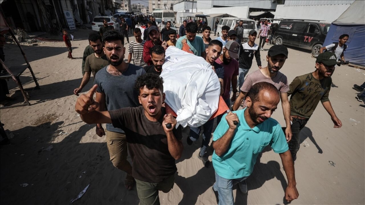 İsrail Gazze'yi vurdu: Aralarında çocukların da olduğu 62 kişi şehit