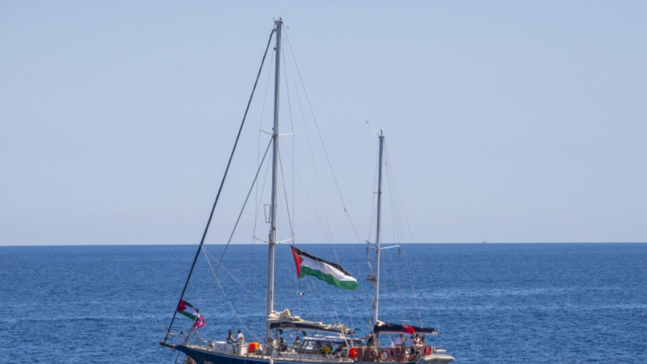 İsrail, insan hakları aktivistlerini taşıyan gemiyi alıkoydu: Dünya tepkili