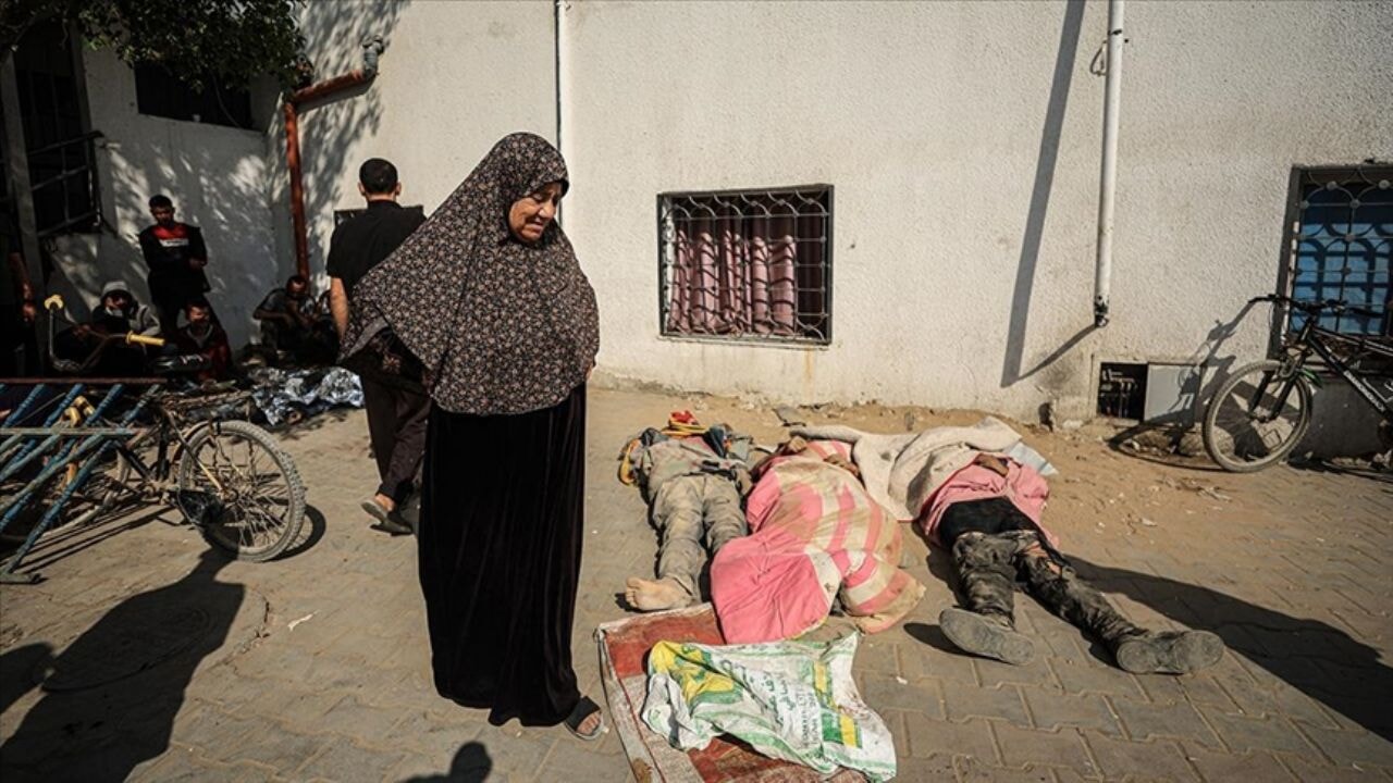 İsrail ordusu, Gazze'de yardım bekleyen Filistinlileri öldürdü