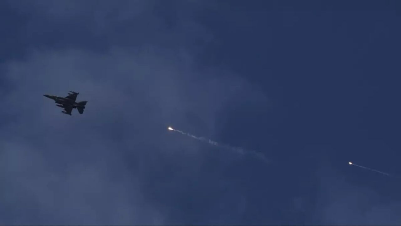 İsrail ordusu limanı boşaltın diyerek saldırı tehdidinde bulundu