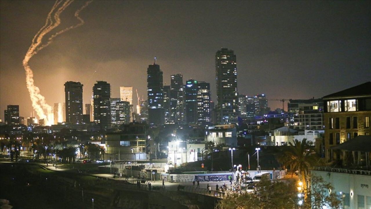 İsrail saldırıları sonrası Tahran karıştı: Art arda patlamalar yaşandı