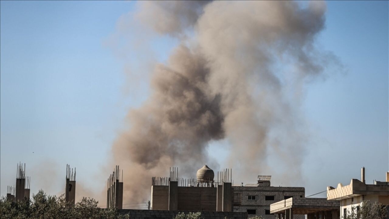 İsrail Suriye'de işgal ettiği toprakları bombaladı