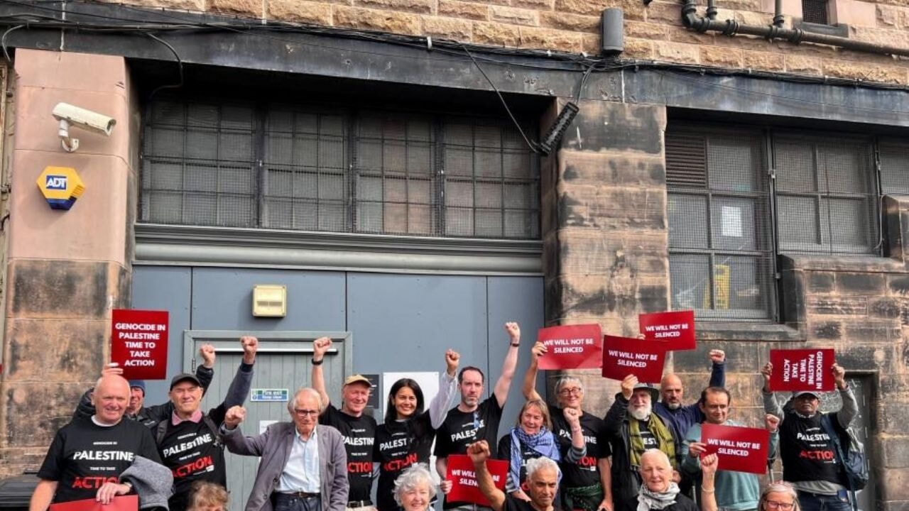 Ken Loach'tan Londra hükümetine tepki: 'Filistin Eylemi'nin yasaklanması yasal bir canavarlık'