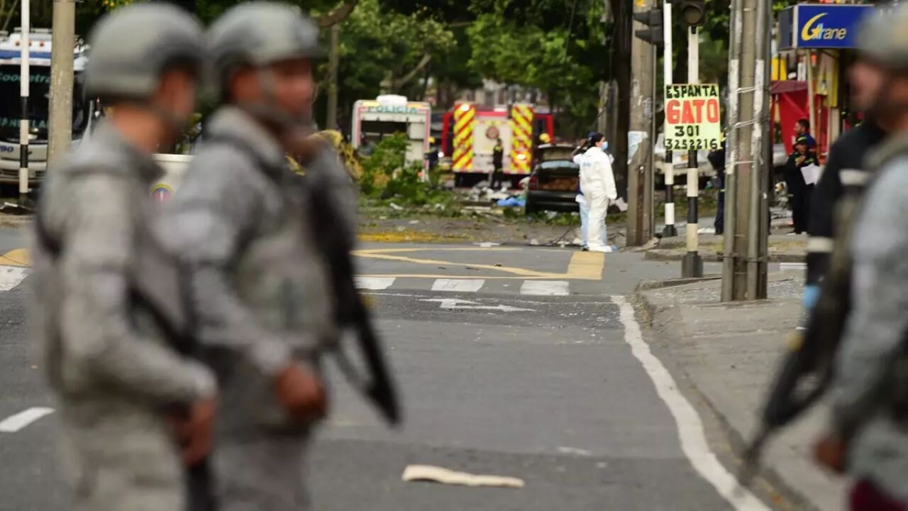 Kolombiya'da askeri üs yakınında bombalı saldırı! Çok sayıda can kaybı var
