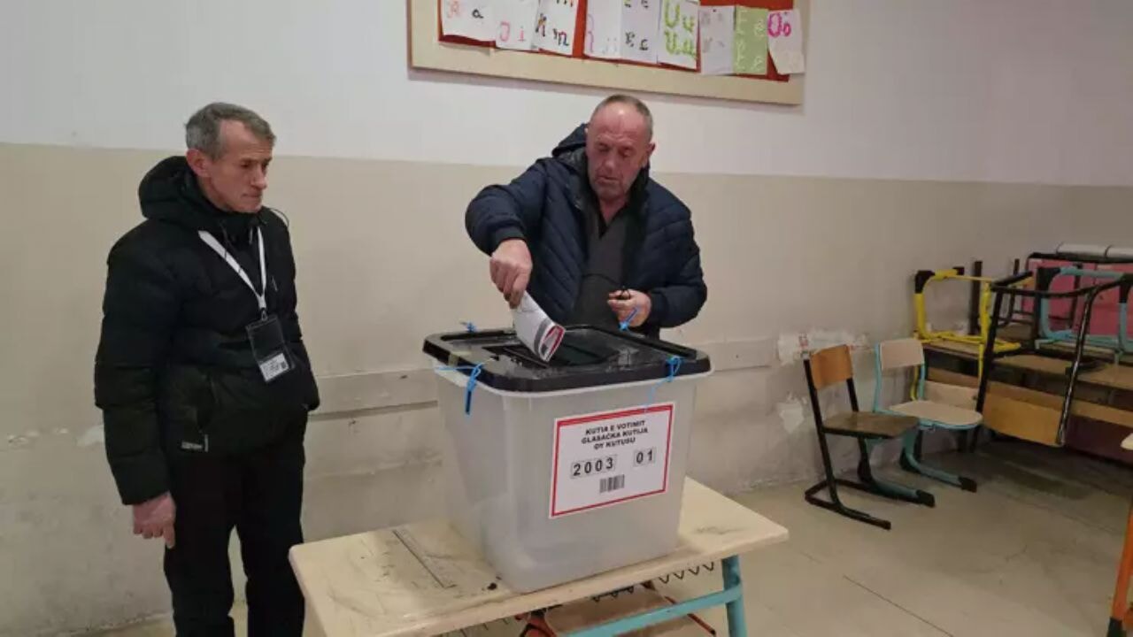 Kosova'da halk erken seçimler için sandık başında