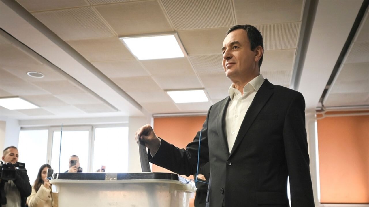 Kosova'daki erken genel seçimi Kurti kazandı