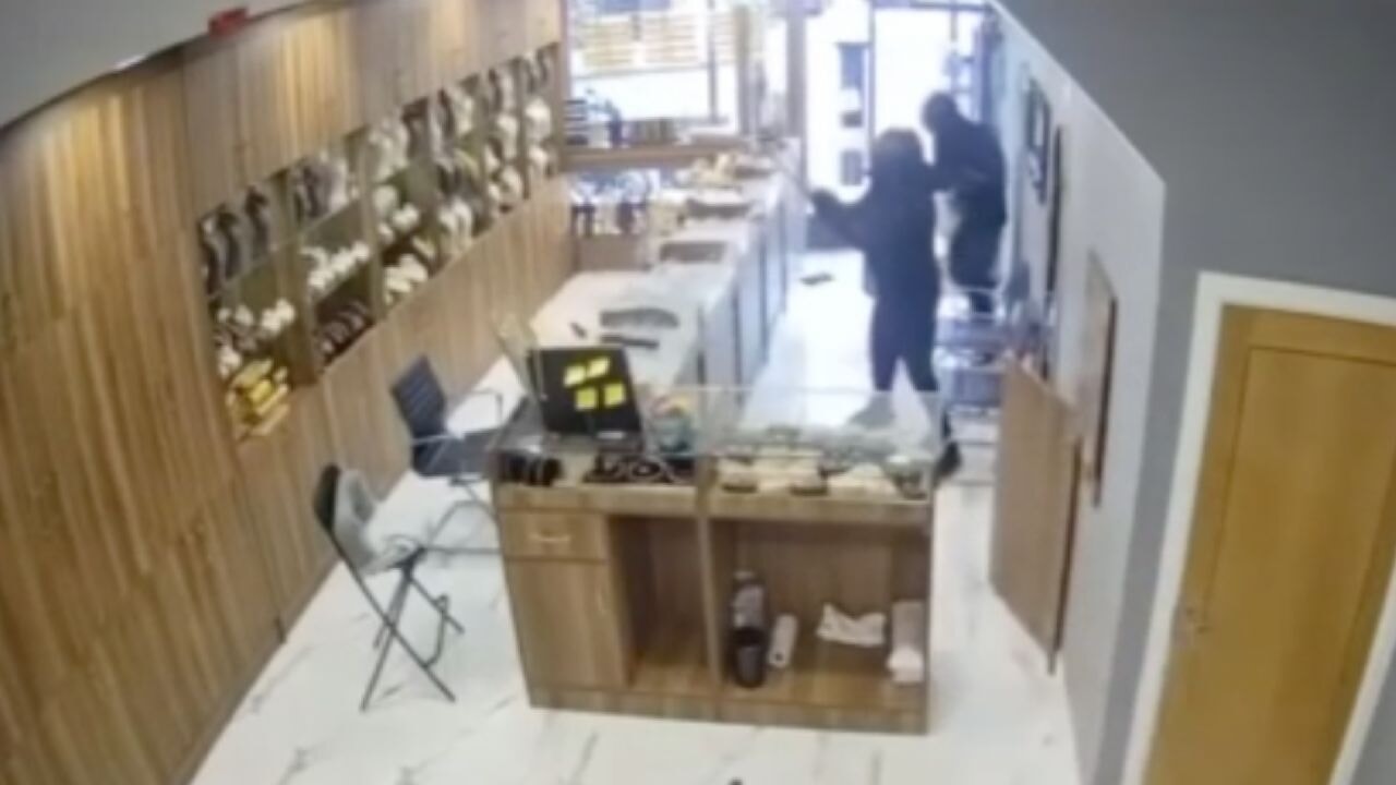 Londra'da Türk kuyumcuya palalı hırsız saldırısı