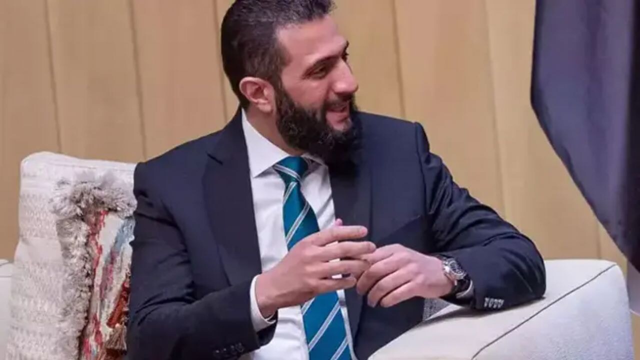 Macron, Ahmed Şara'yı Fransa'yı resmi olarak ziyaret etmeye davet etti
