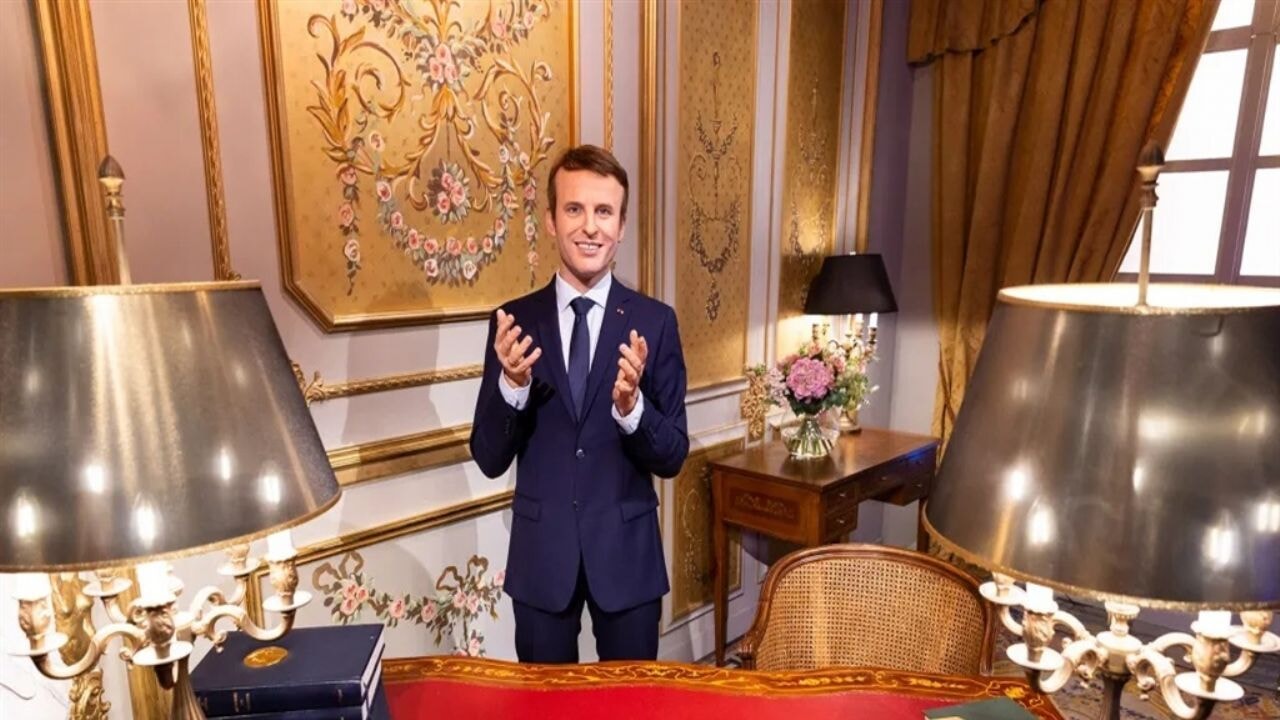 Macron'un bal mumu heykeli çalındı