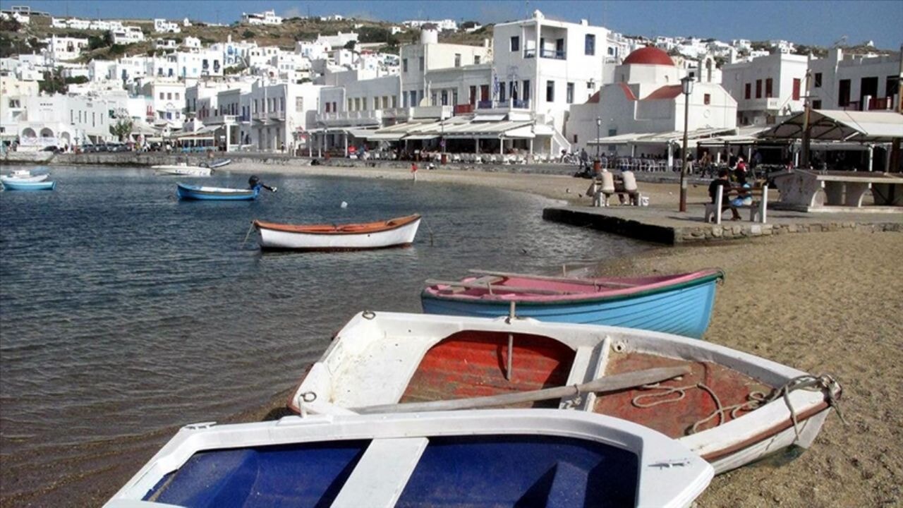Mikonos Adası'nda deniz suyu ani geri çekilme gösterdi: Sismik hareketlilik mi?