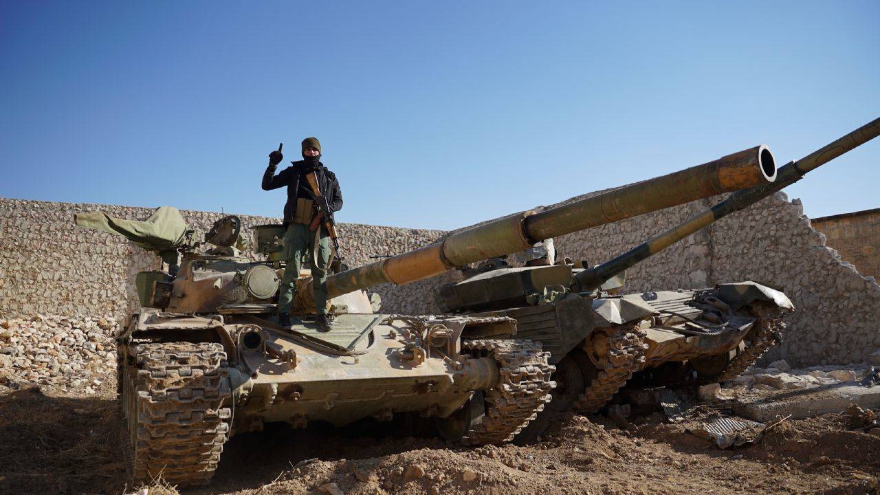 Muhalifler Hama'da 16 yerleşim yerini daha ele geçirdi