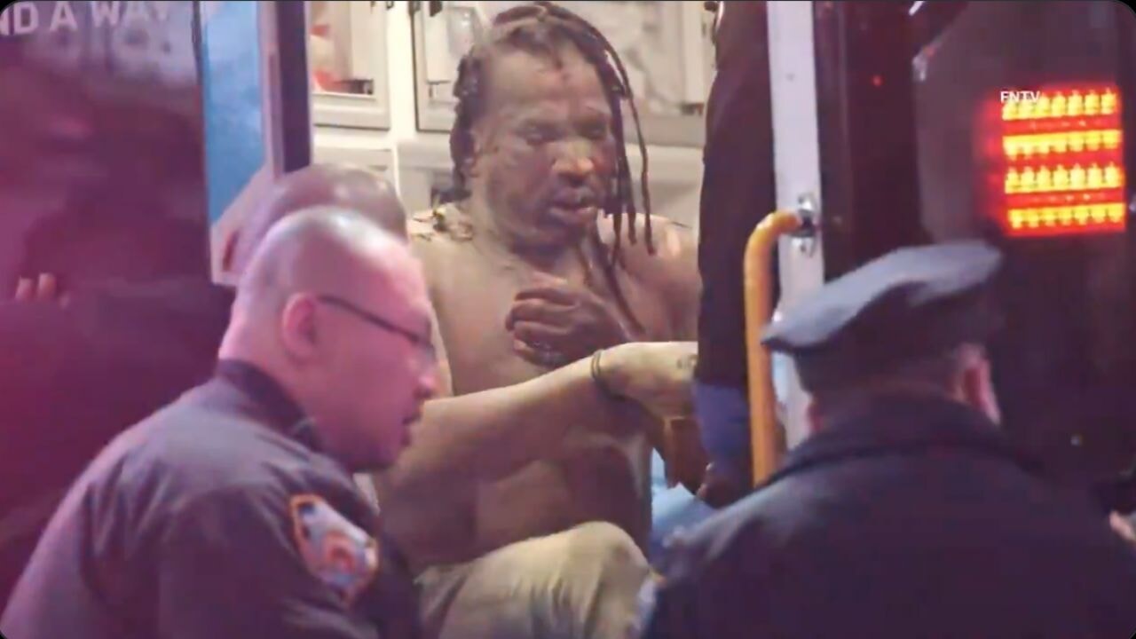 New York'ta bir kişi ateşe verildi