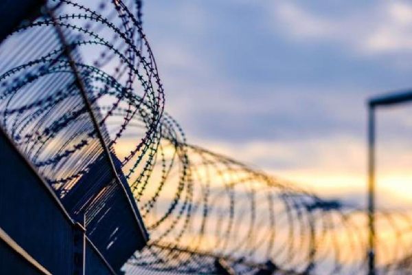 Pakistan'da deprem paniği: Mahkumlar firar etti