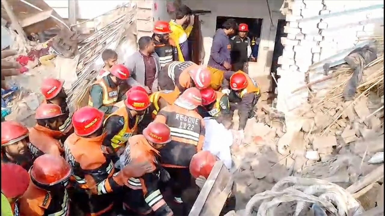 Pakistan'da patlama: 15 kişi öldü