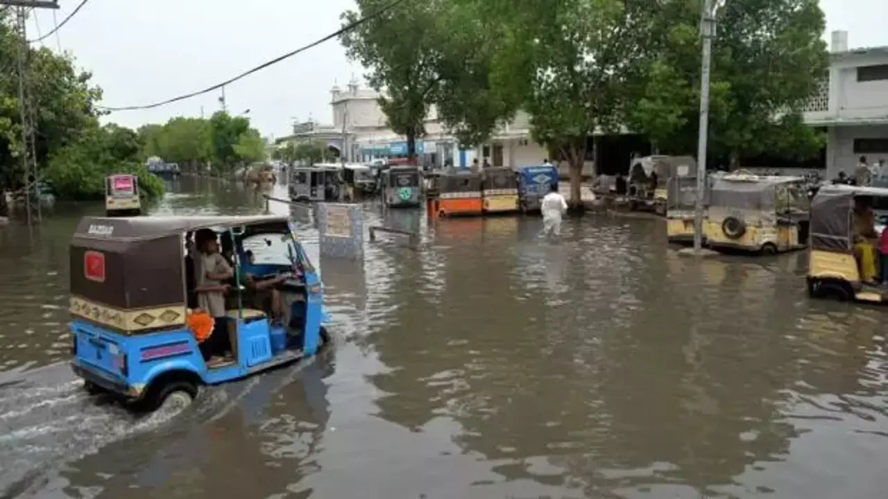 Pakistan'da sel bilançosu gün geçtikçe ağırlaşıyor!