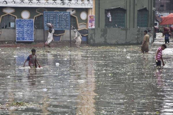 Pakistan'da şiddetli yağış ve fırtına: 38 kişi hayatını kaybetti