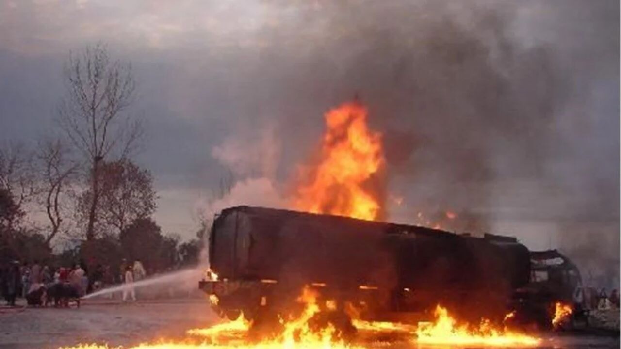 Pakistan'da yakıt tankeri patladı! Ölü sayısı 19'a yükseldi