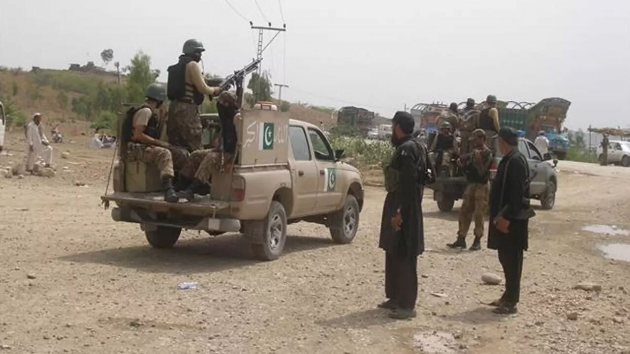 Pakistan ordusundan Afganistan sınırında ölümcül operasyon