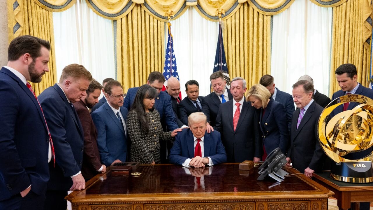 Papaz gibi vaaz verdi: 'Dini Amerika'ya geri getirmeliyiz'