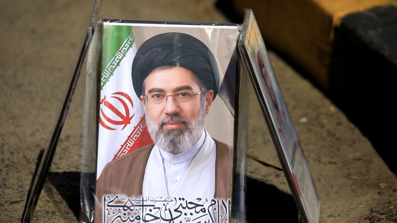 Reuters: 'İran dini lideri Hamaney'in yüzü tanınmaz halde'