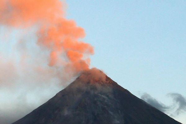Sakurajima Yanardağı yine patladı