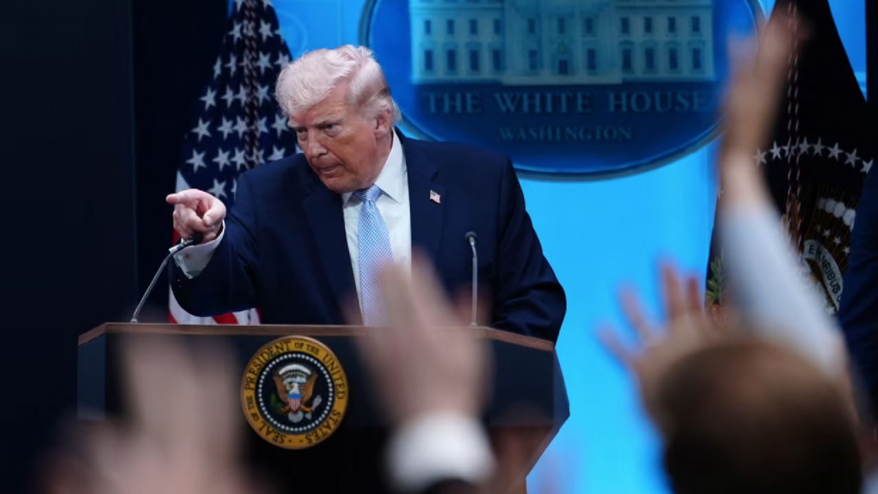 Savaş karşıtlarına 'aptal', İran'a 'hayvan' dedi!