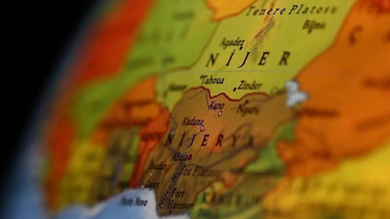 Silahlı çete 25 öğrenciyi kaçırdı