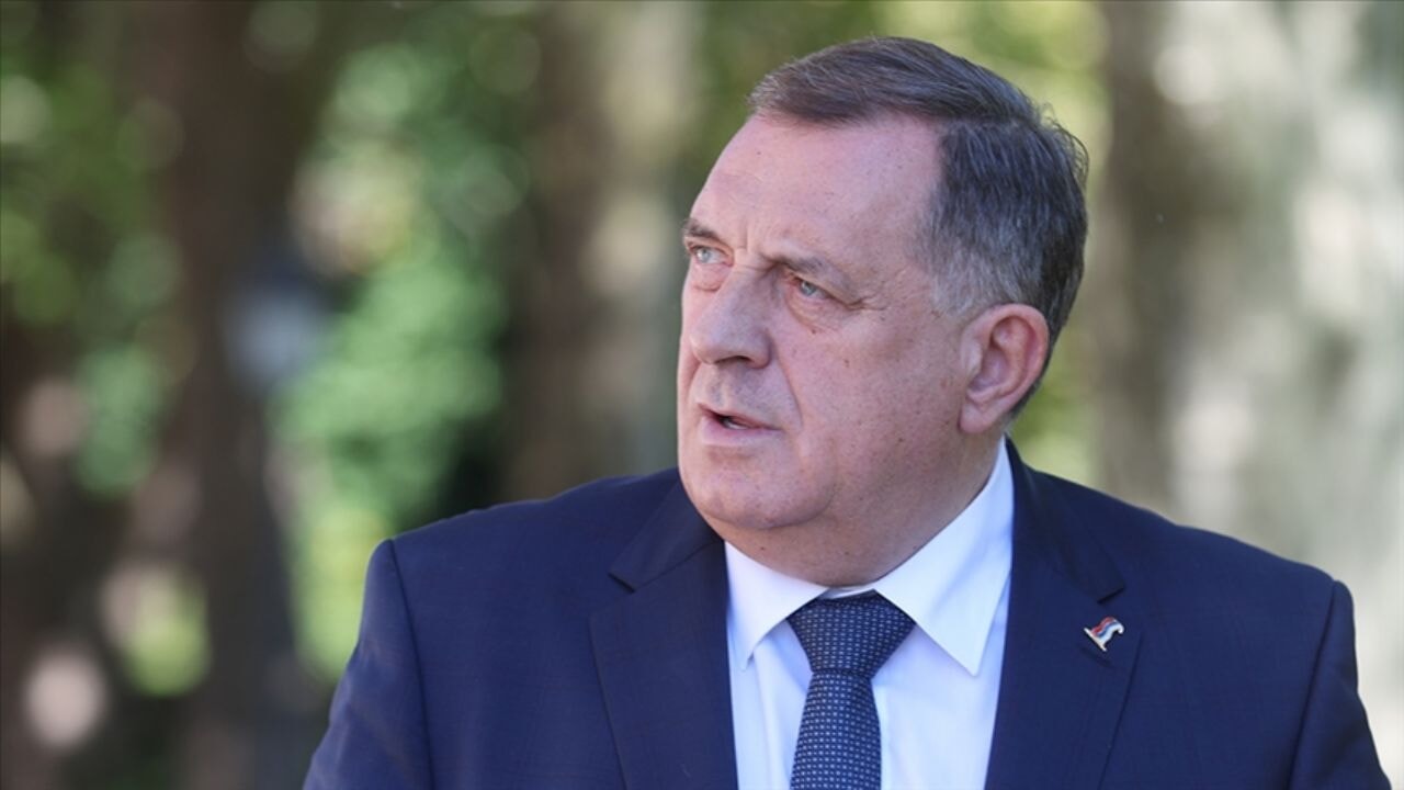 Sırp lider Dodik görevden alındı