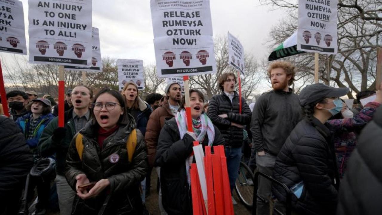 'Soykırım' diyen en az 300 öğrencinin vizesi iptal edildi