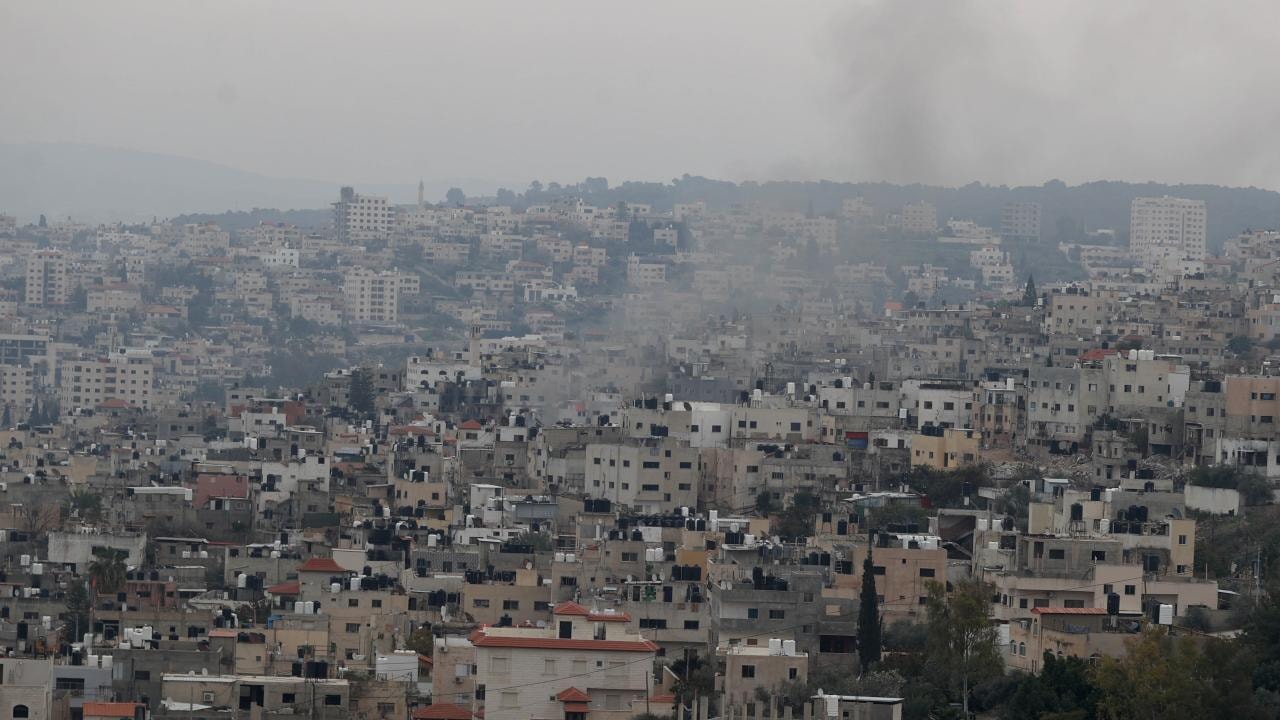 Soykırımcı İsrail, çok sayıda binayı havaya uçurdu