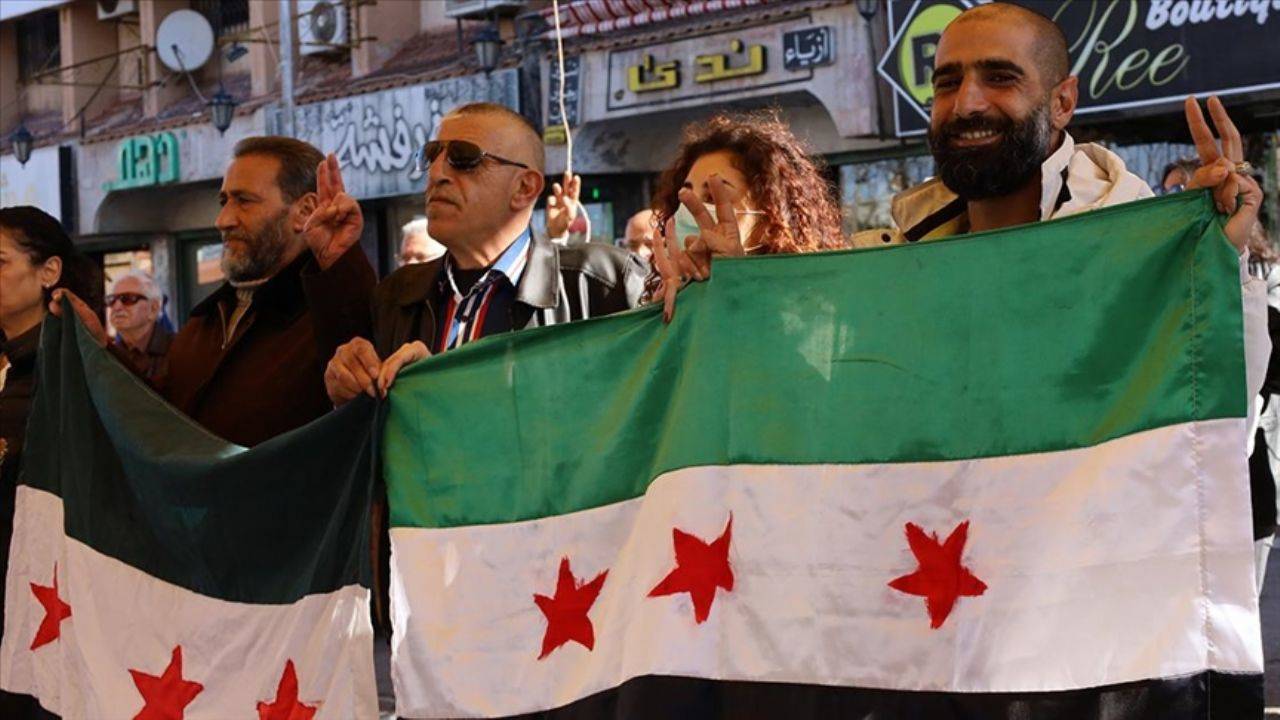 Suriye'de HTŞ'ye destek gösterisi