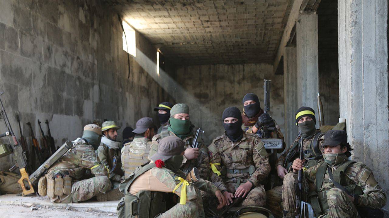 Suriye'de rejim karşıtı gruplar Halep'e yaklaştı!