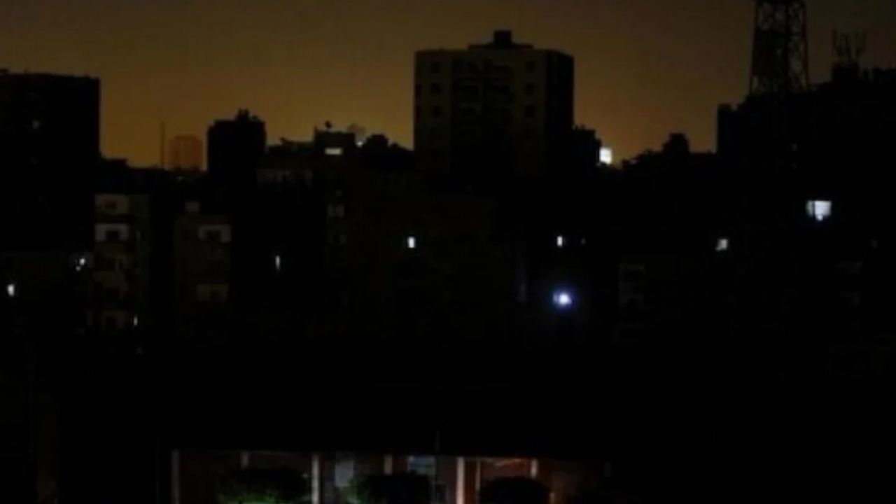 Tahran'da İsrail saldırıları nedeniyle elektrikler kesildi