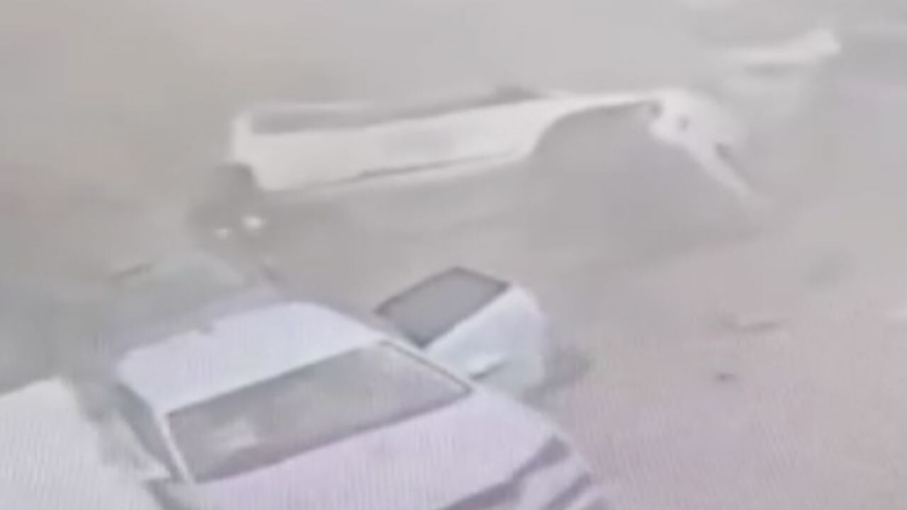 Tel Aviv'e İran füzesinin düştüğü anlar ortaya çıktı