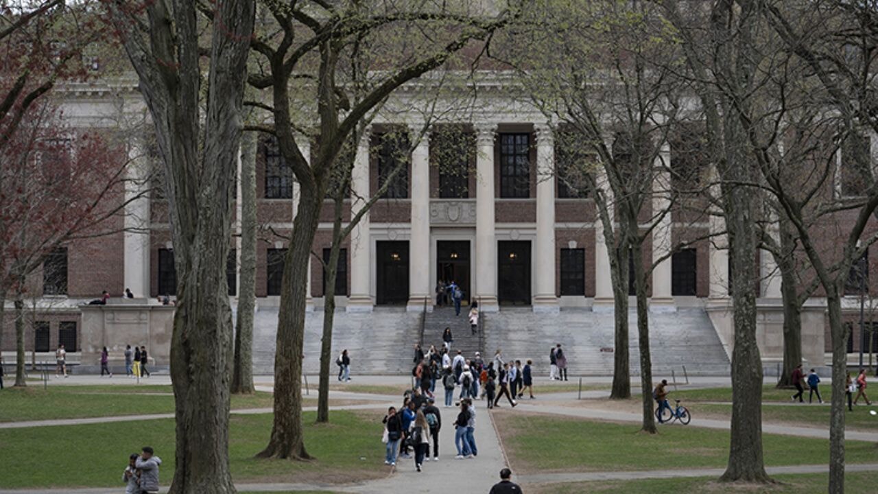 Trump diktatörlüğü: Görüşünü söyleyen öğrenci yanıyor