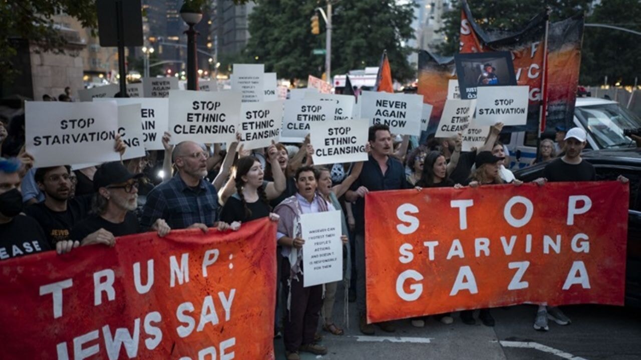 Trump'ın Oteli Önünde Gazze İçin Haykırdılar: 'Yeter Artık!'
