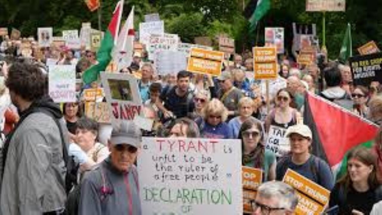 Trump İskoçya'da protestolarla karşılandı: 'Hiçbir yerde istenmiyorsun'