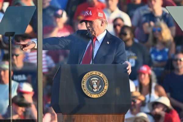 Trump ''vergi indirimi''ni imzaladı