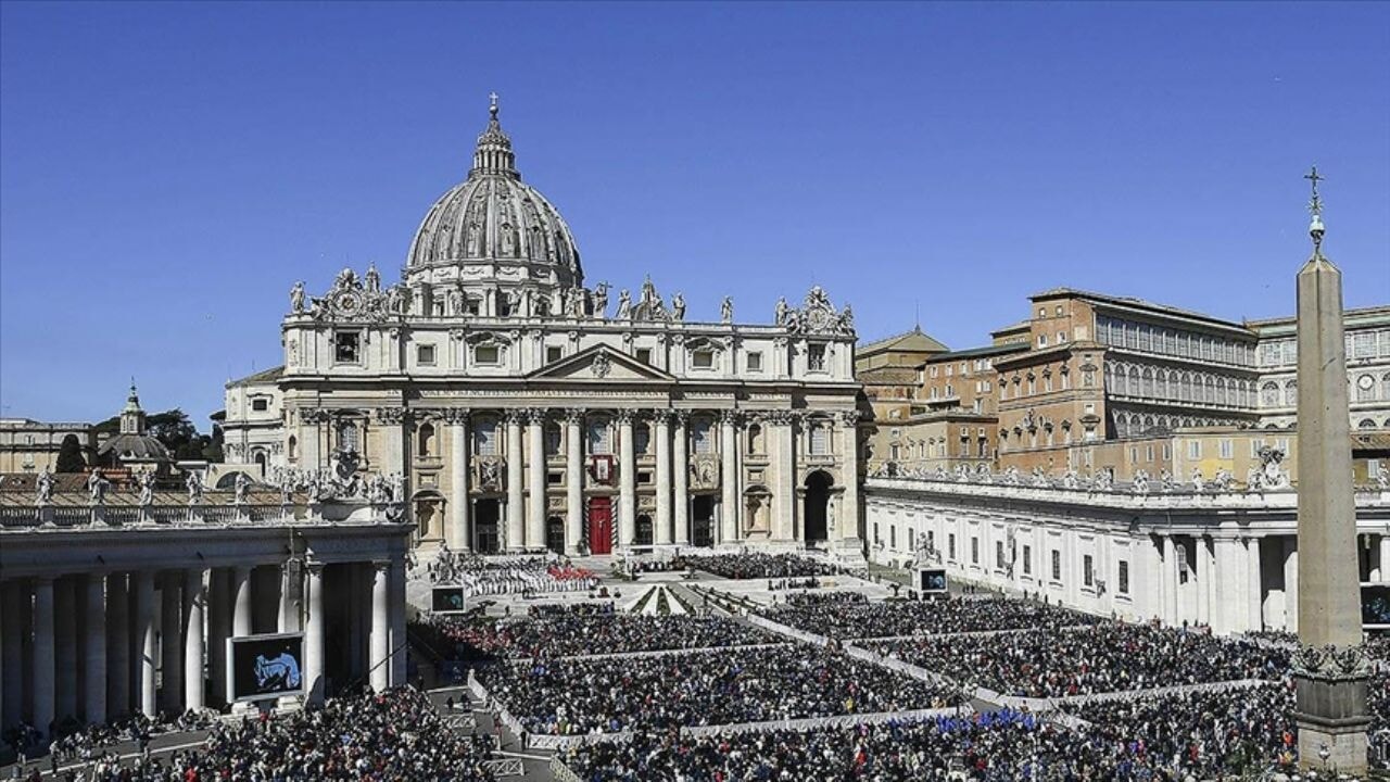 Vatikan karıştı! Papa Franciscus'un yerine kim geçecek?