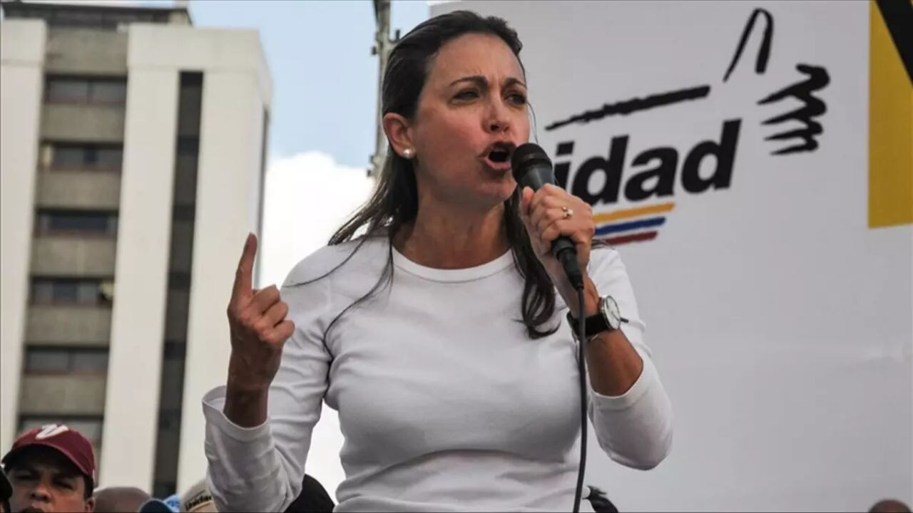 Venezuela'da muhalif Machado'dan orduya silahları bırakın çağrısı!