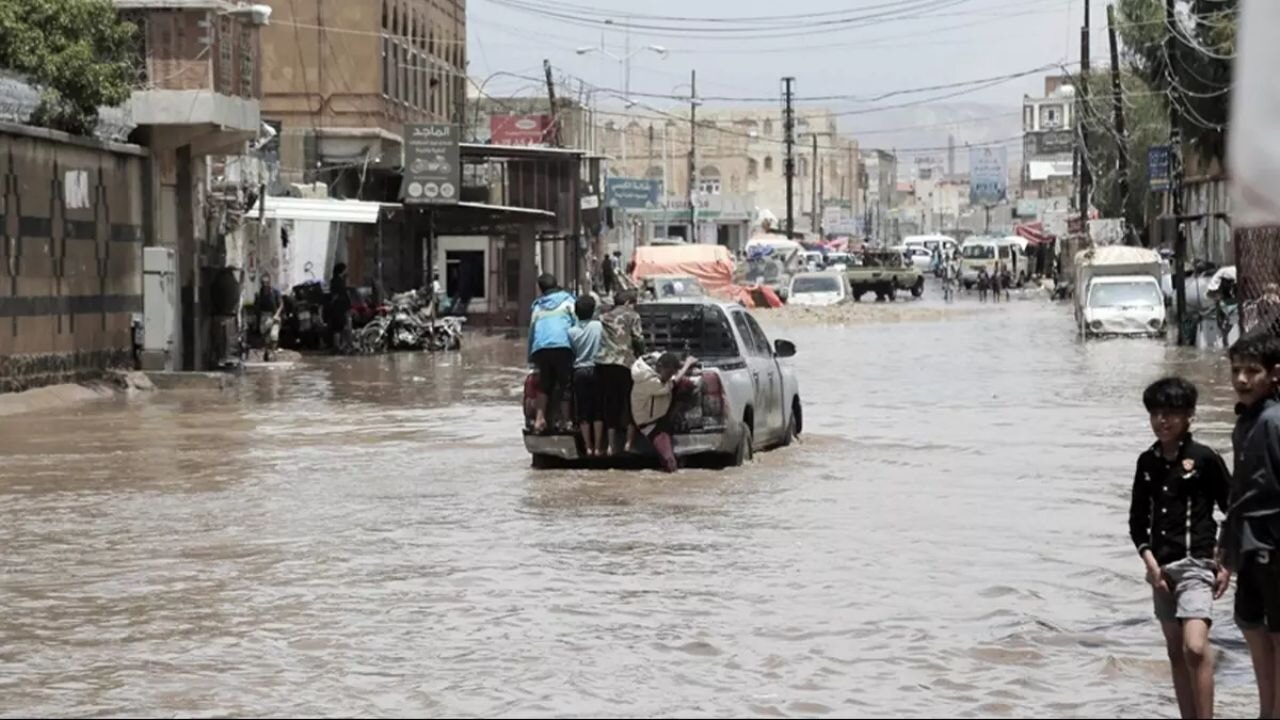 Yemen'de şiddetli yağış sonrası sel çok sayıda can kaybına neden oldu
