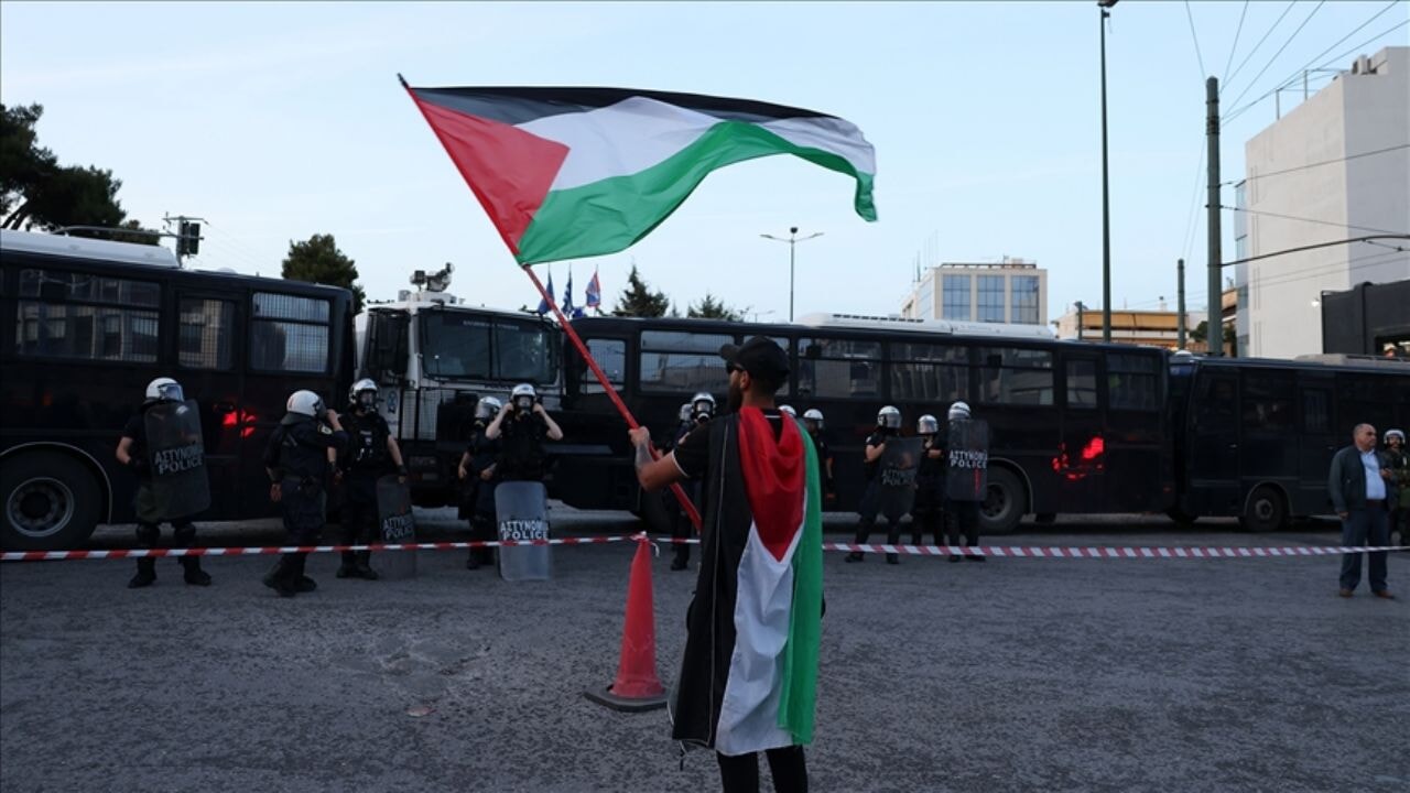 Yunan liman işçilerinden Gazze eylemi