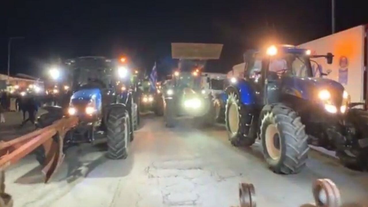 Yunan protestosu Türkiye sınırını kapattı