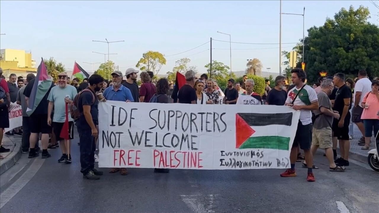 Yunanistan'da Filistin destekçileri limanı bastı!