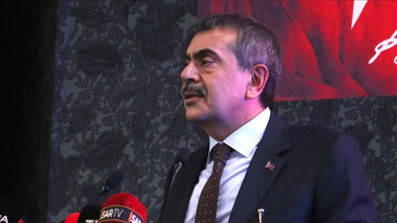 Bakan Tekin'den okul kayıtlarına ilişkin açıklama