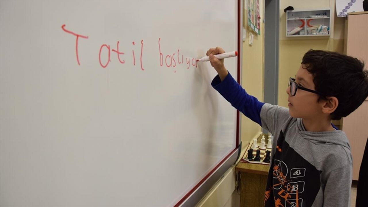 İlk ve ortaöğretim kurumları ara tatile girdi! 17 Kasım'da ders zili çalacak