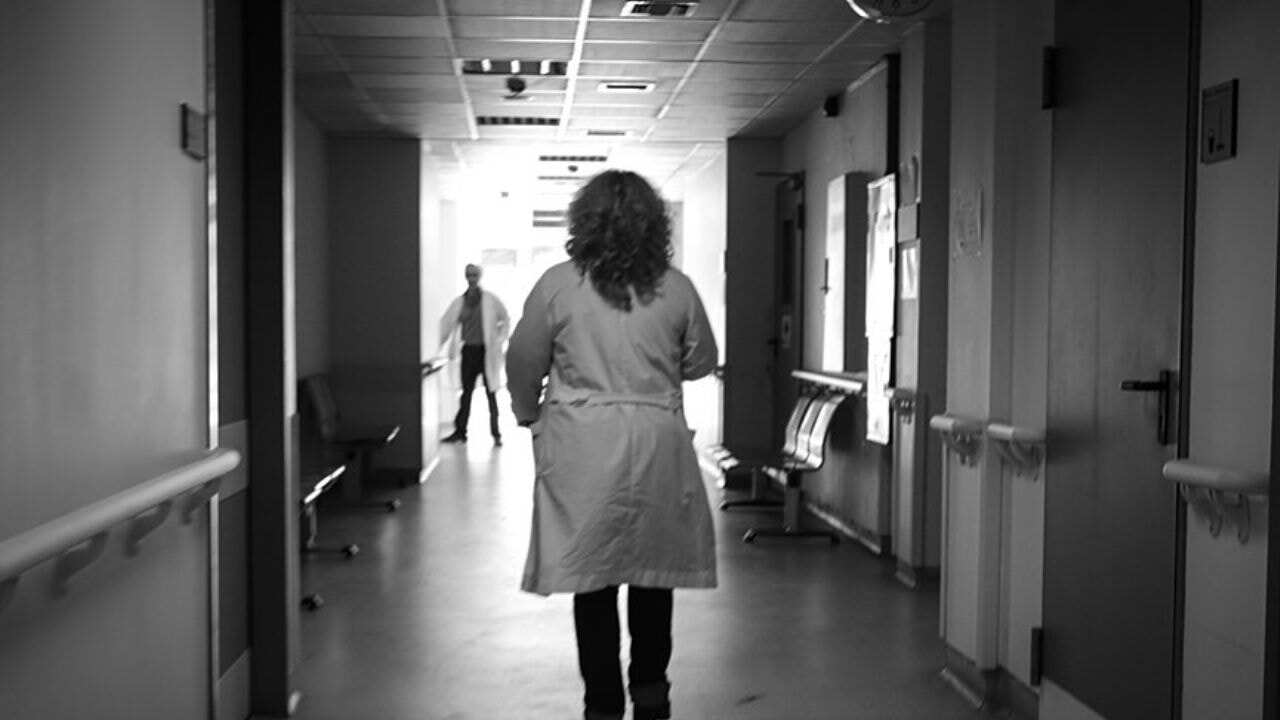 20 bin doktor Yunanistan'ı terk etti