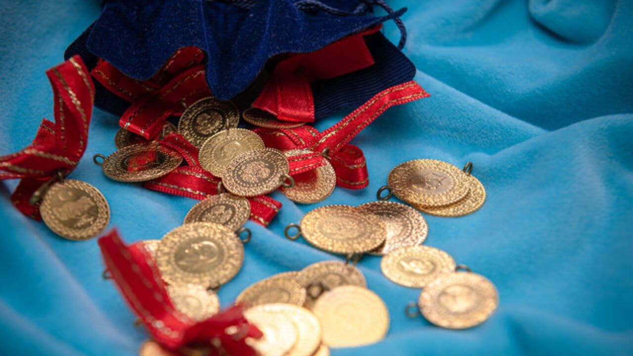 Altın fiyatları, 17 Mart 2025'te tarihi zirveye yaklaştı